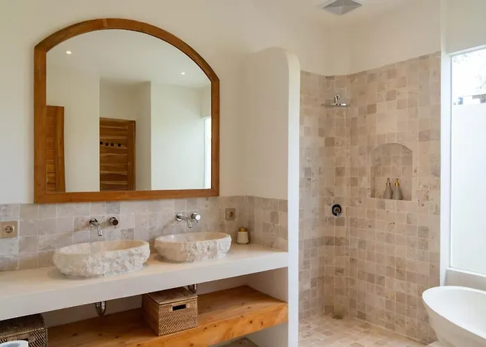 Private 2br With Pool And Modern Comforts