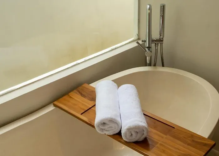Private 2br With Pool And Modern Comforts